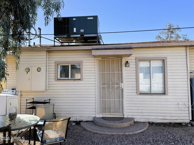 Building Photo - 737 S 2nd St