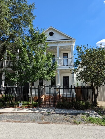 Primary Photo - 722 E 29th St