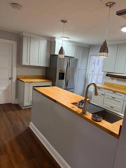 Building Photo - 15 Essex St