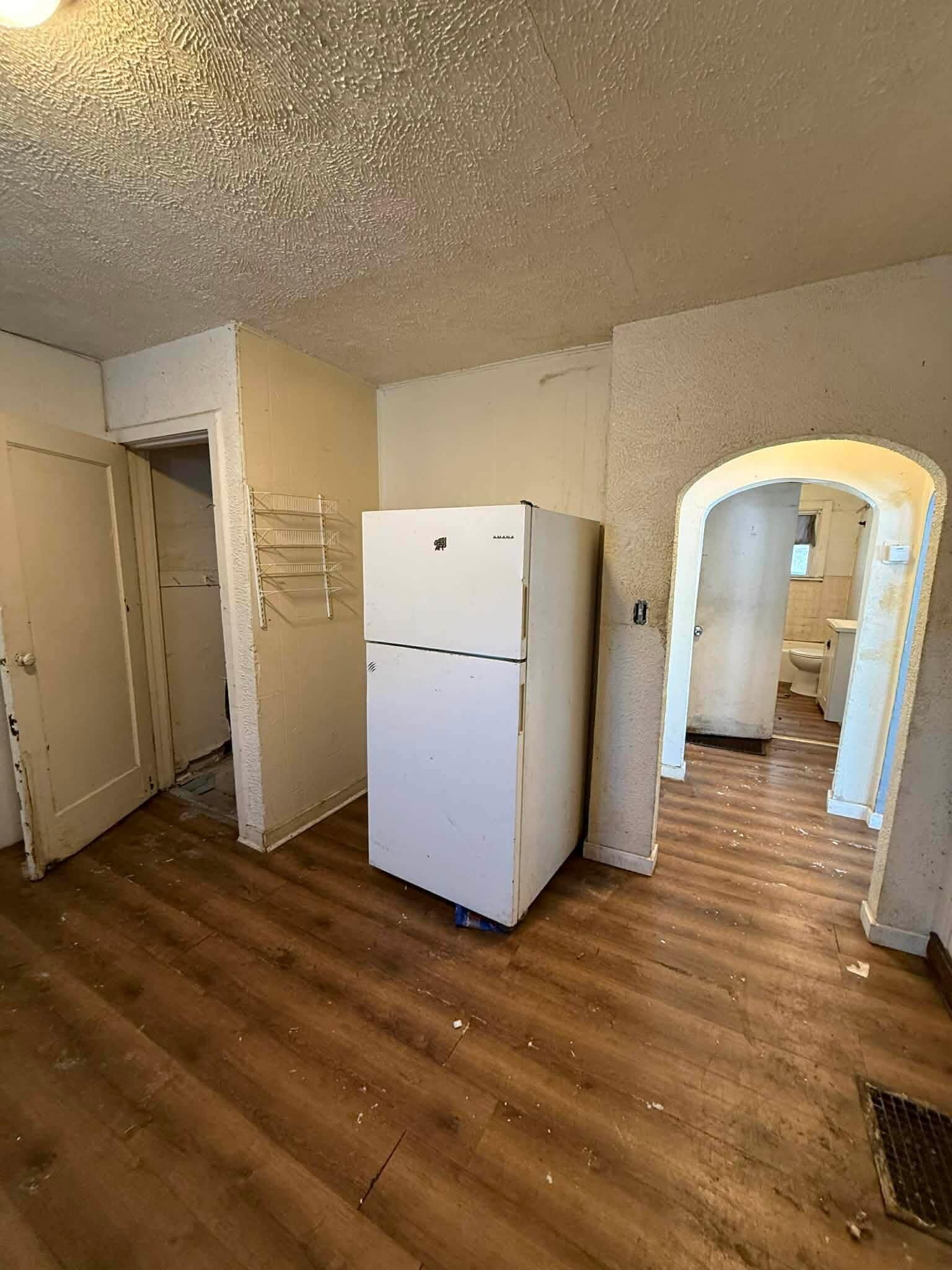 Building Photo - 1305 E Whitmer St