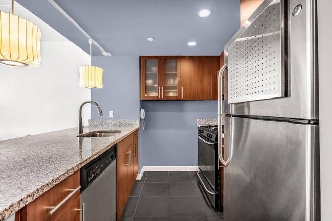 Building Photo - 555 W 23 St