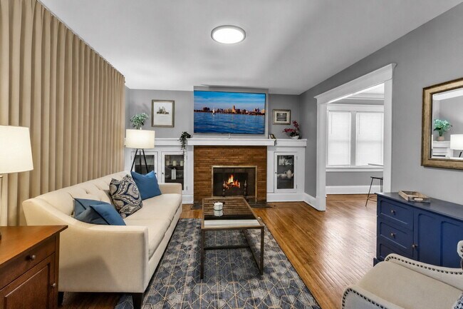Building Photo - Furnished 3-Bedroom, 2-Bath Upper Unit in North Buffalo
