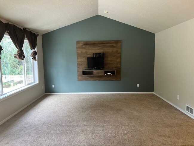 Building Photo - 230 E Harrison St