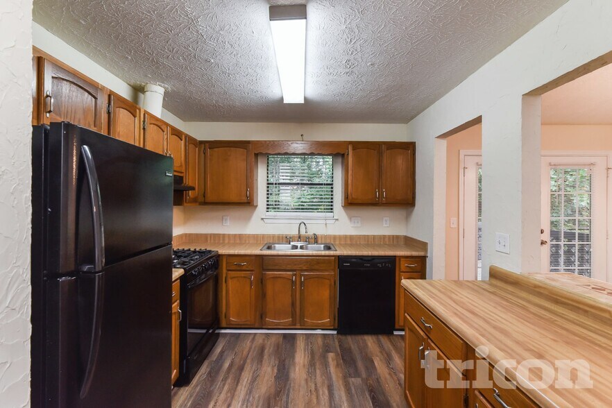 Building Photo - 2520 Hewatt Rd