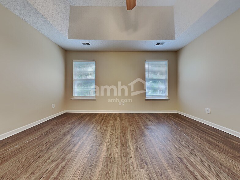 Building Photo - 149 Trickle Dr
