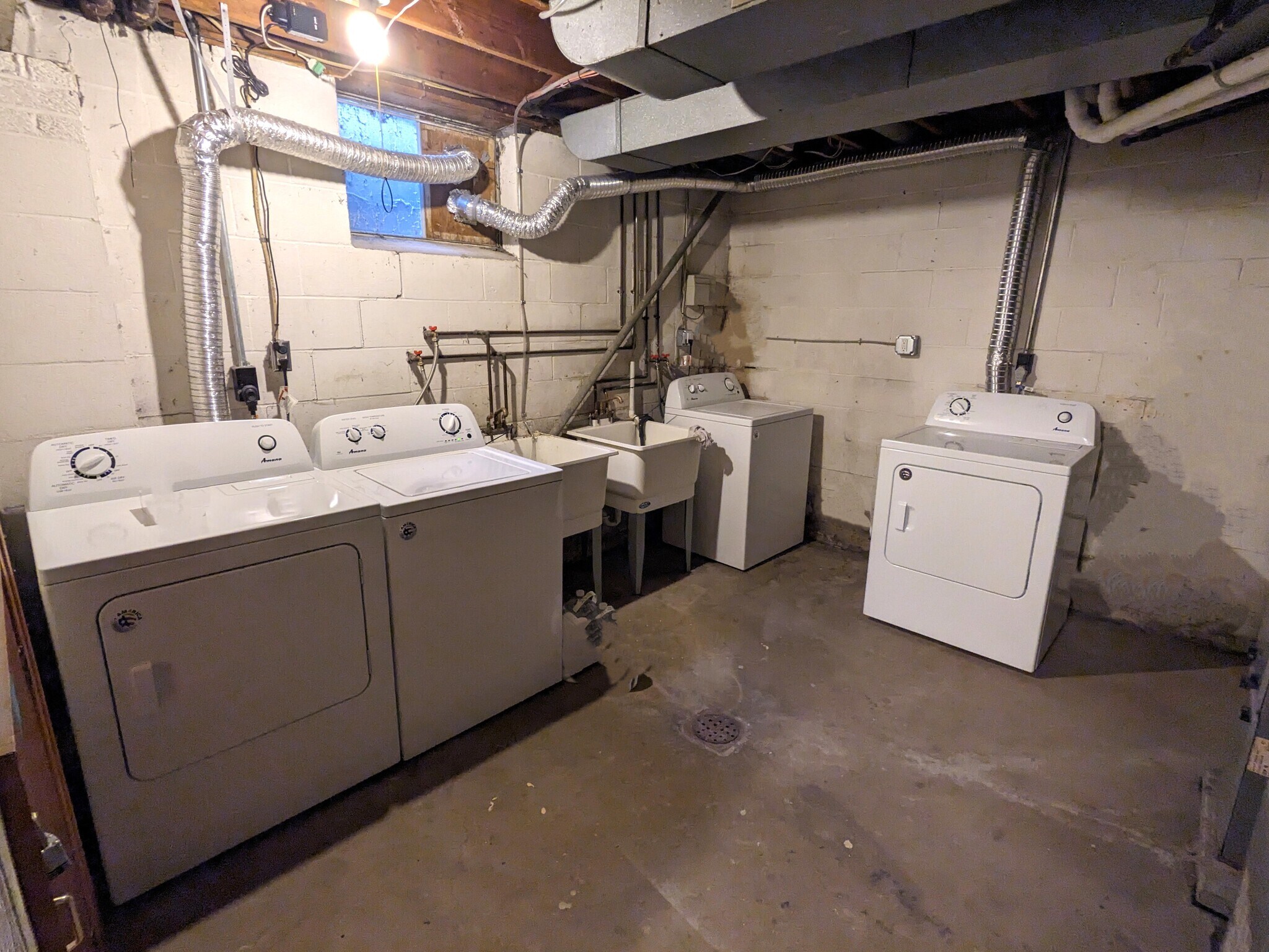 Basement - Laundry - Not Shared - 164 Pointview Rd