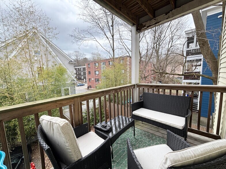 Building Photo - 94-96-96 Rossmore Rd