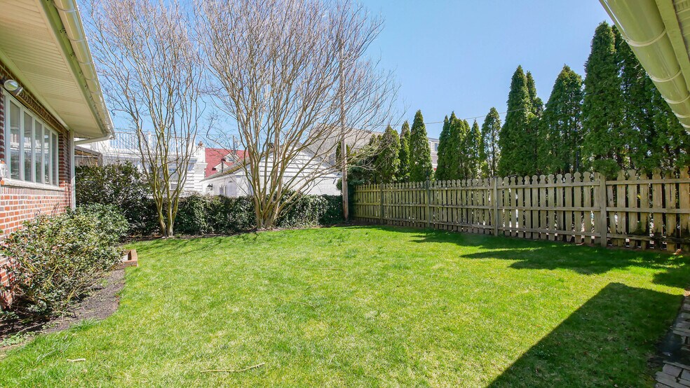 Building Photo - 6104 Ventnor Ave