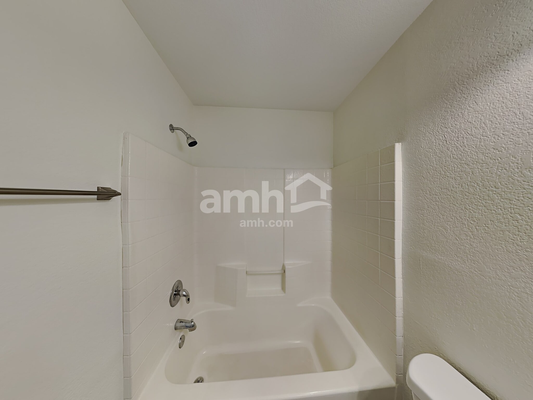 Building Photo - 813 E Nardini St