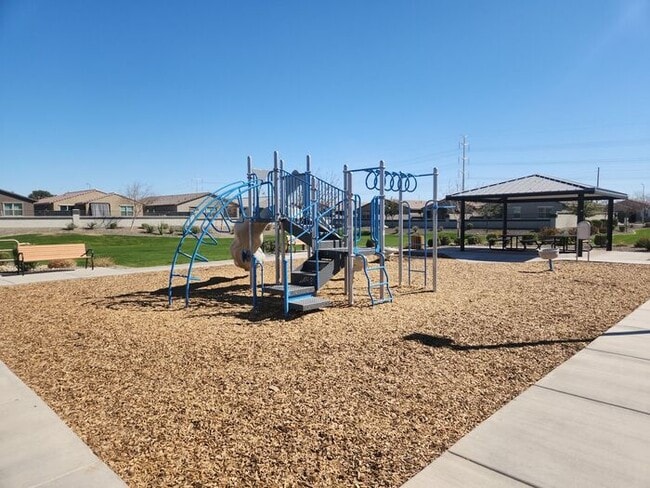 Building Photo - Mountain view single story home.