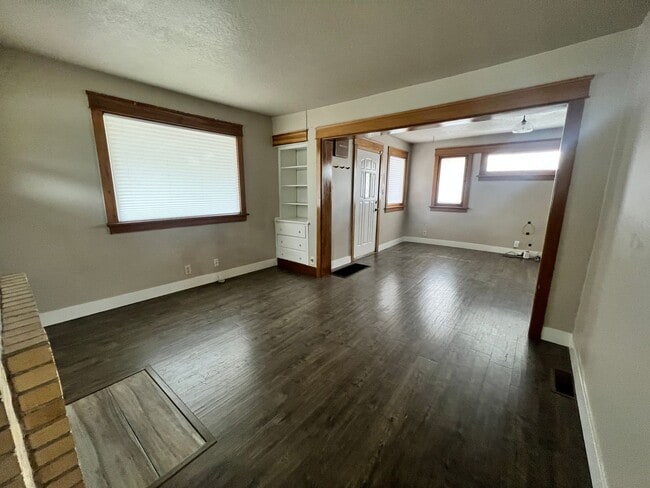 Building Photo - Newly Remodeled House in West Valley for Rent