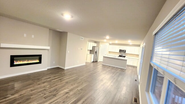 Building Photo - Modern 4BR Home Near Great Western Bike Trail | West Des Moines