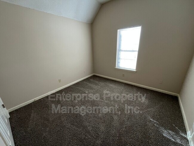 Building Photo - 1330 Siskin Dr