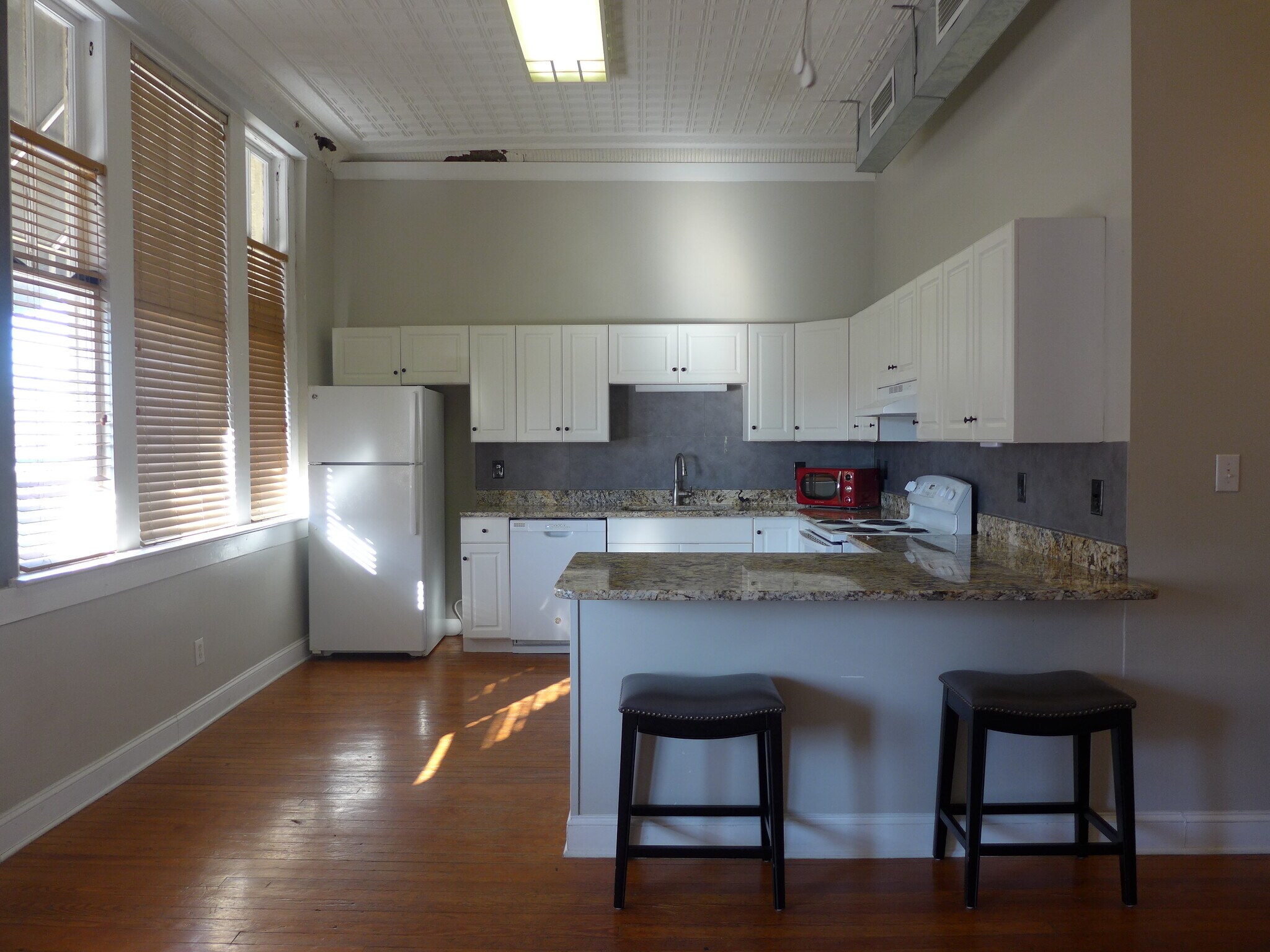 Building Photo - 112 N John St