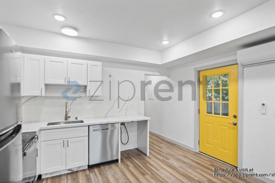 Building Photo - 3216 California St