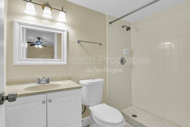 Building Photo - 2333 Waterside Dr