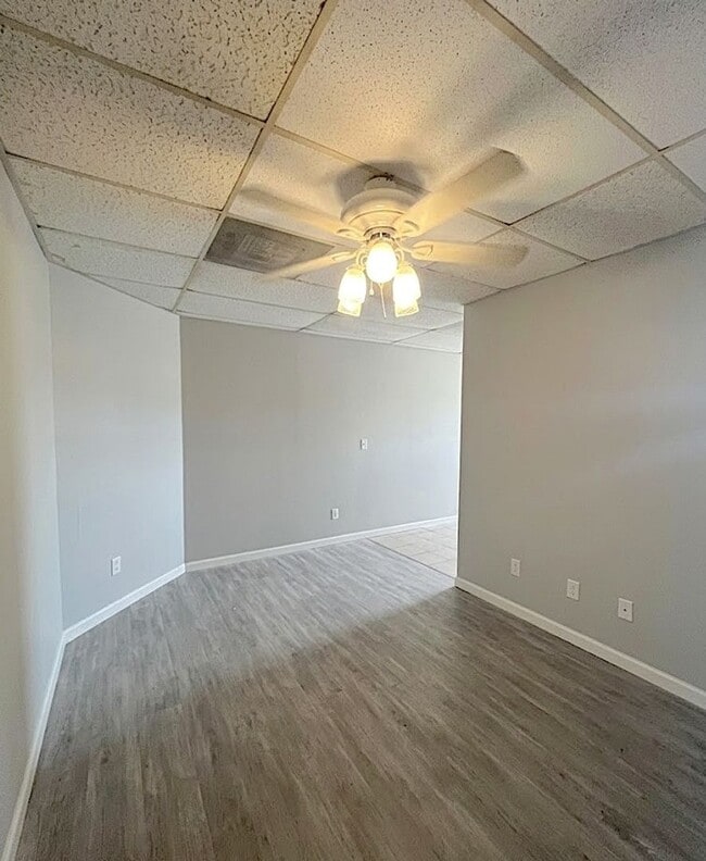 Interior Photo - 18 On The Bluff