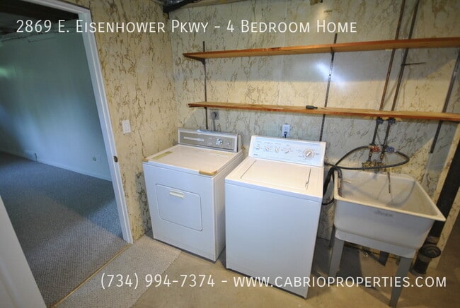 Building Photo - 2869 E Eisenhower Pkwy