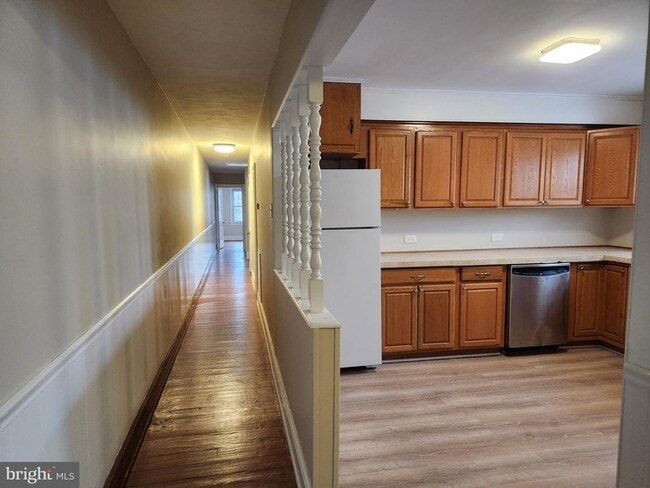 Building Photo - 132 S Broadway