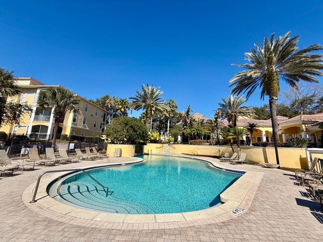 Building Photo - Immaculately updated 3/2.5 Three-Story Maitland Condo in Visconti!