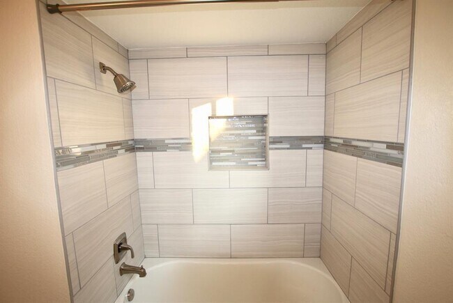 Building Photo - 3015 Quail Valley E Dr