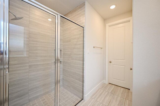 Building Photo - 9222 Dearborn Knoll Dr