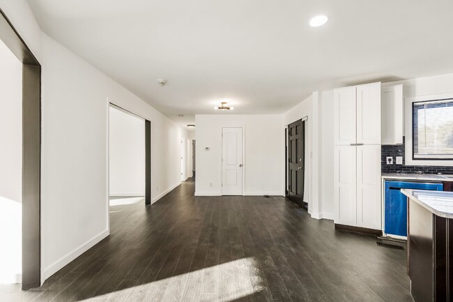 Building Photo - 3bd/2ba Ranch Style Nest In Fayetteville