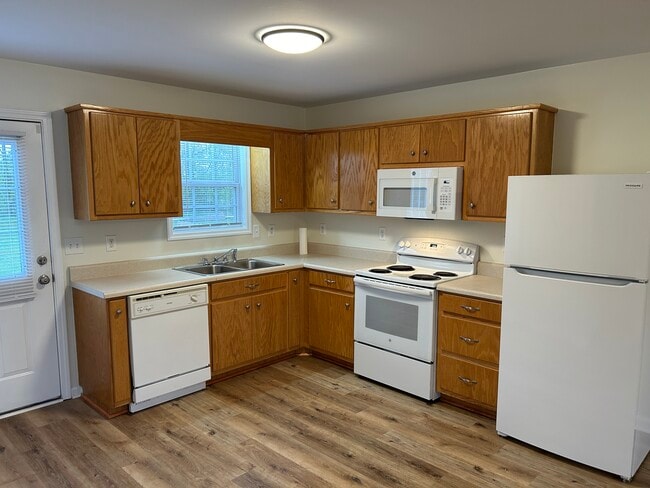 Building Photo - 39 Farm View Cir