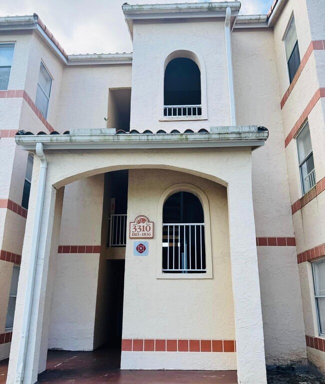 Building Photo - 3310 Pinewalk Dr N