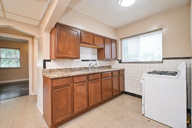 Building Photo - 3042 Percy Ave