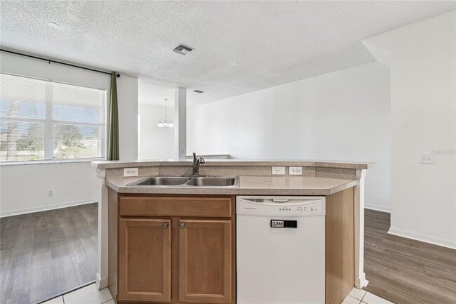 Building Photo - 571 Shoreham Ct NE