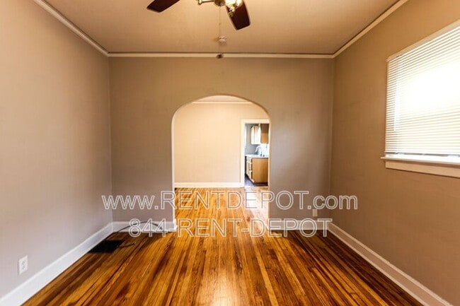 Building Photo - 408 Richardt Ave