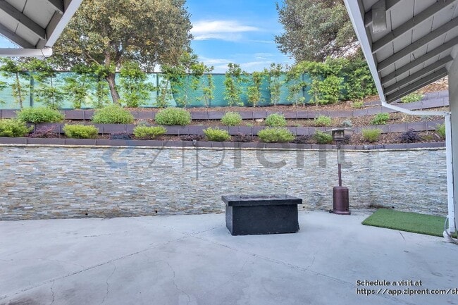 Building Photo - 341 Malcolm Ave