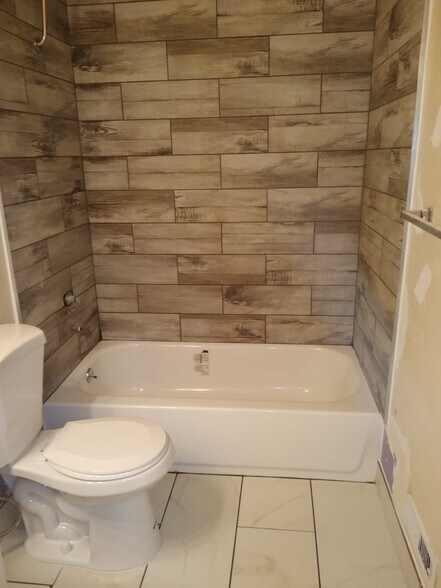 Bathroom - 1123 Starbird Cir
