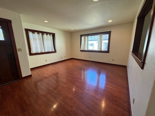 Building Photo - 4br/3bth CRAFTSMAN STYLE HOUSE in Arcata