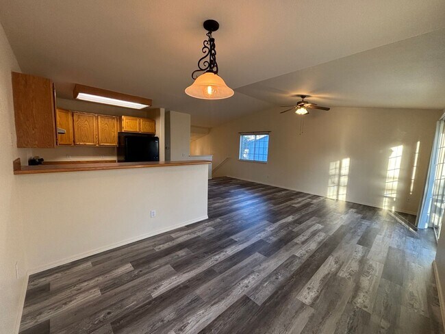 Building Photo - 726-728 E Spokane Ave