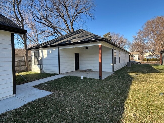 Building Photo - Stunning New Build in Central Manhattan! Available NOW!