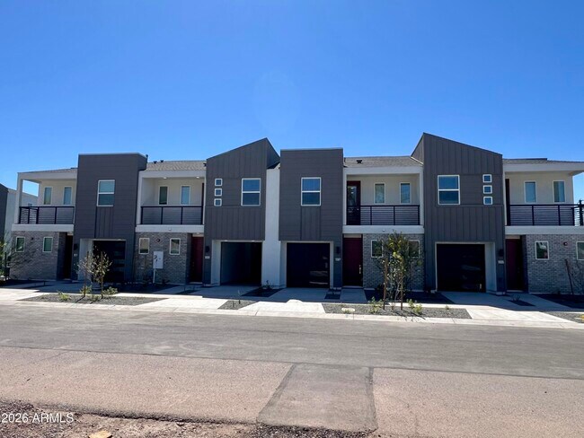 Building Photo - 1017 E Pasadena Ave