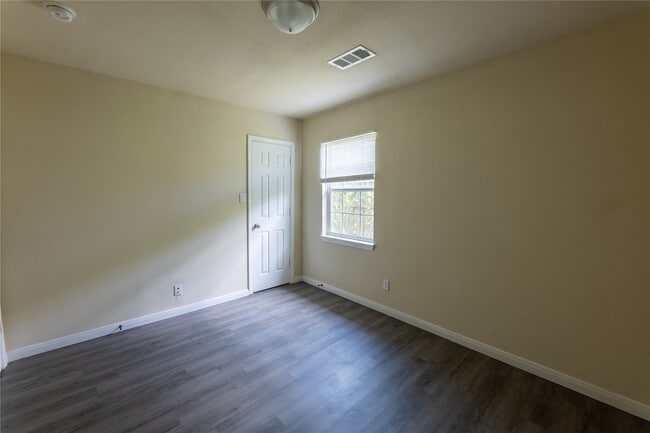 Building Photo - 4942 Bataan Rd