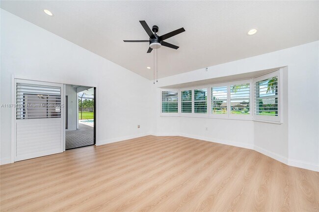Building Photo - 721 NW 193rd Ave