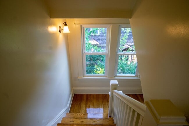 Building Photo - 614 Ackerman Ave