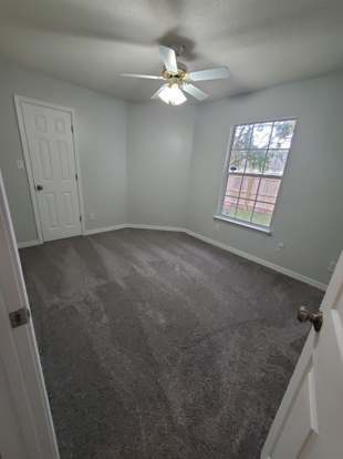 Building Photo - 852 Ladner Dr