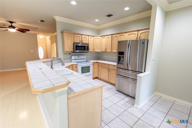 Building Photo - 605 Burleson St