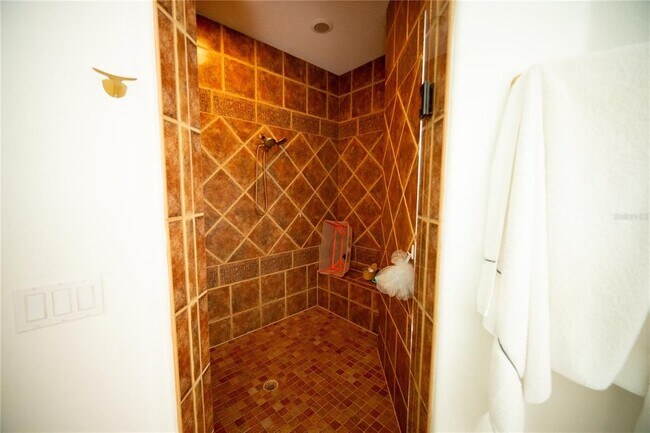 Building Photo - 719 Eastlawn Dr