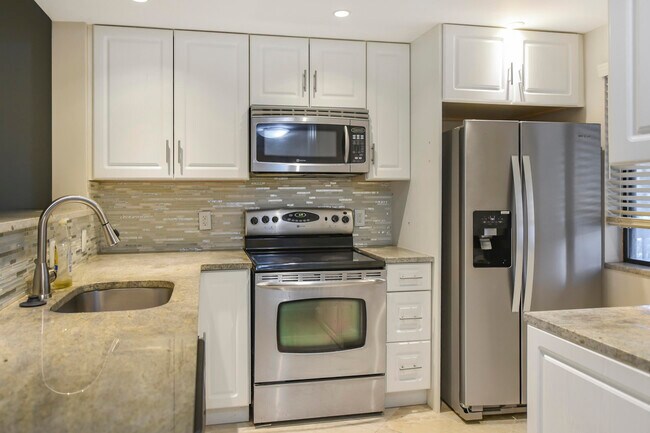 Building Photo - 21951 Soundview Terrace