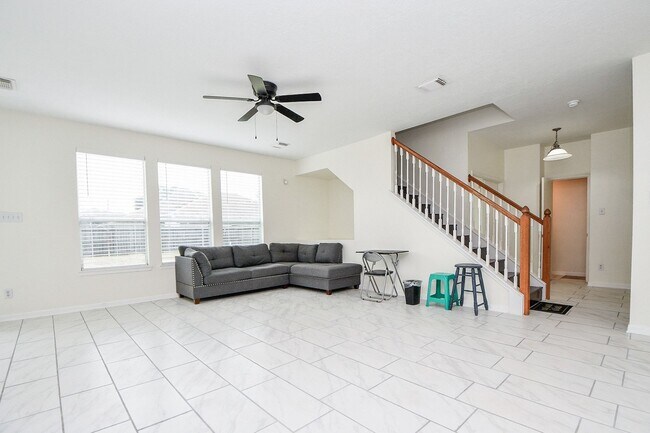 Building Photo - 9641 Weldridge Dr