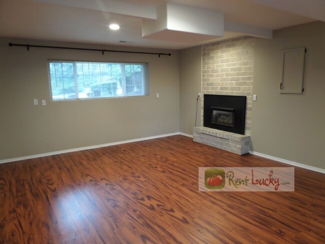 Building Photo - Stunning and LARGE Remodeled 3-Bedroom Hom...