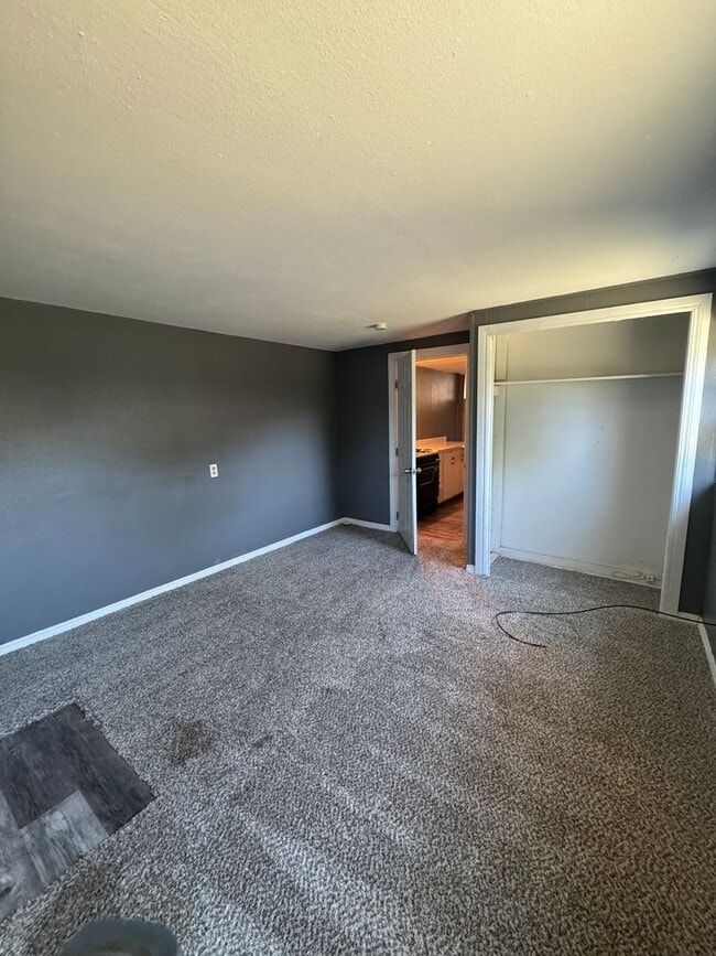 Building Photo - Cute 2bedroom 1 bathroom house