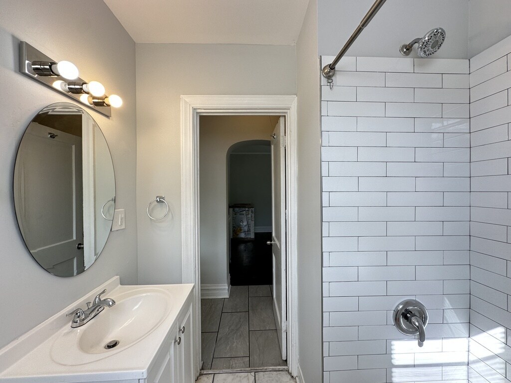 Building Photo - 2548 N Kildare Ave