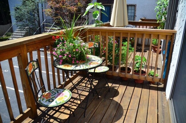 Building Photo - Stunning 2 Bd 2 Bath Townhouse in Wakefield w 2 parking spaces and 3 Levels of Living